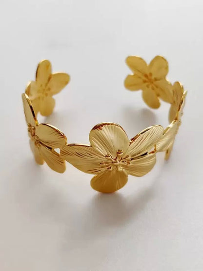 Sumiere Golden Bloom Bracelet & Ring Set