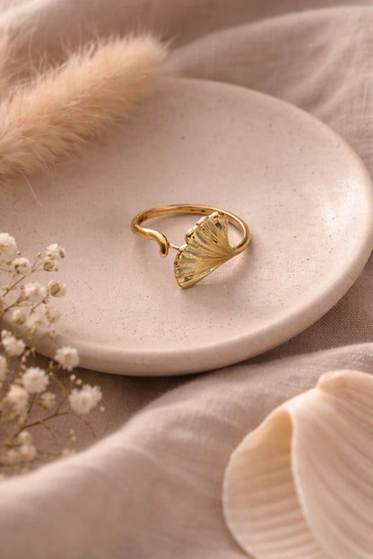 Minimalist Gold Leaf Ring