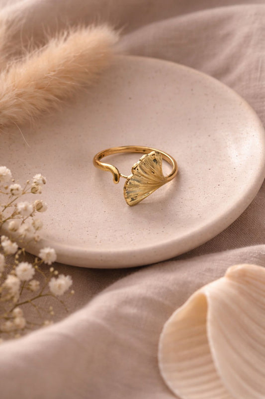 Minimalist Gold Leaf Ring