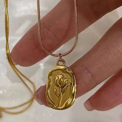 Vintage Bloom Pendant Necklace