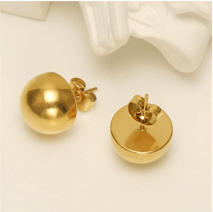 Minimal Gold Ball Stud